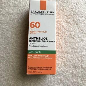 Anthelios Clear Skin Sunscreen SPF 60 - Orange and White